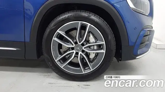 Mercedes-Benz GLB-Class 2025 — Photo 4/18