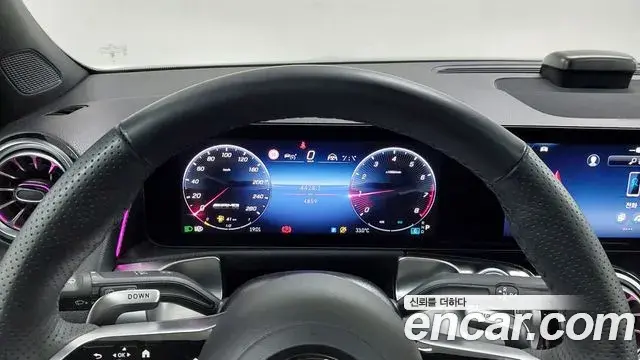Mercedes-Benz GLB-Class 2025 — Photo 7/18