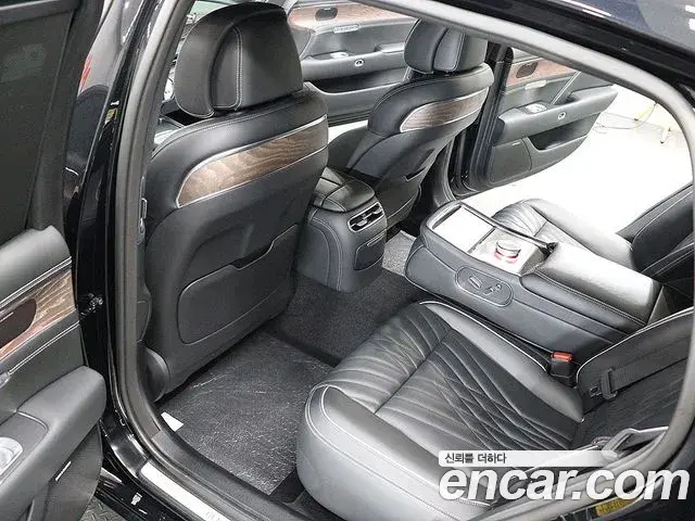 Genesis G90 2022 — Photo 11/20