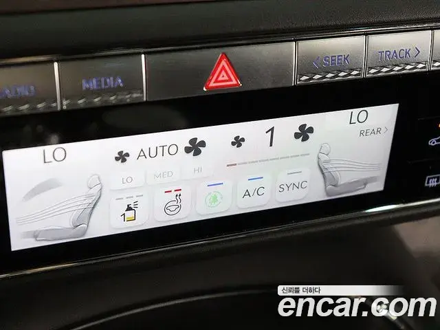 Genesis G90 2022 — Photo 16/20