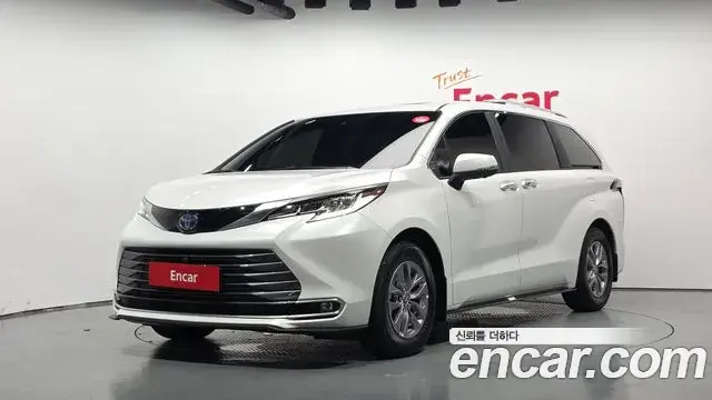 Toyota Sienna 2025 — Фото 9/20