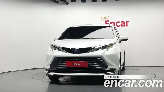 Toyota Sienna 2025 — Фото 2/20