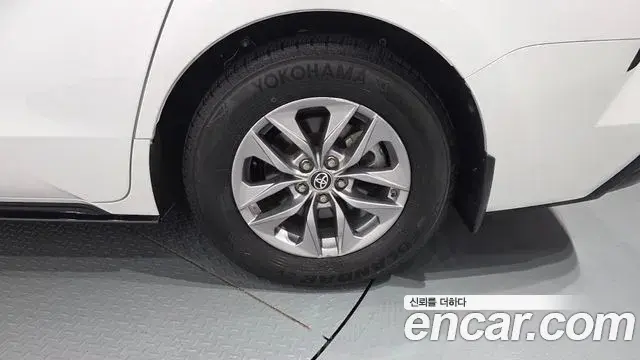 Toyota Sienna 2025 — ფოტო 29/33