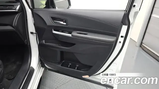 Toyota Sienna 2025 — ფოტო 1/33