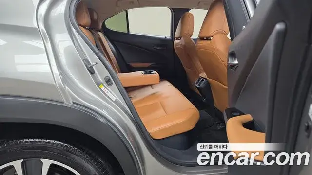 Lexus UX250h 2019 — ფოტო 2/32