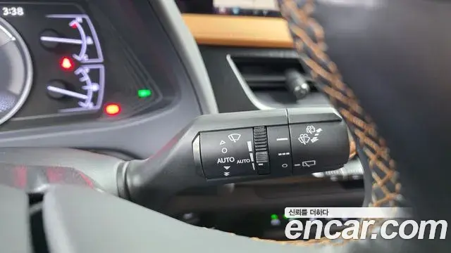 Lexus UX250h 2019 — ფოტო 32/32