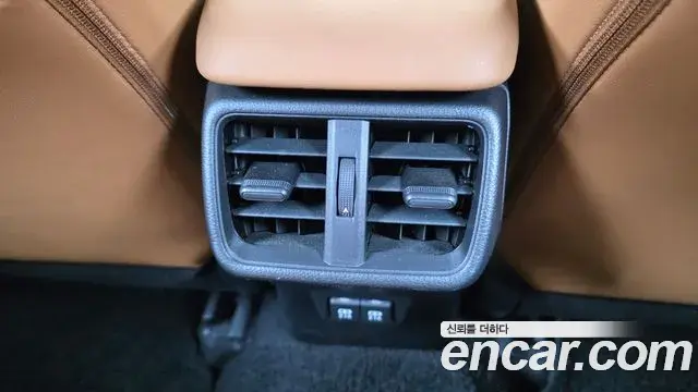 Lexus UX250h 2019 — ფოტო 1/32