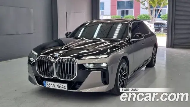 BMW 7 Series 2023 — Фото 1/17
