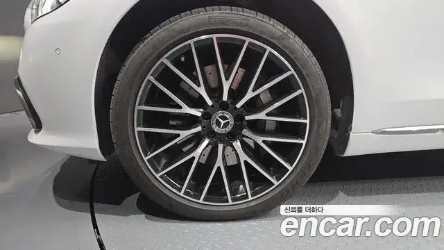 Mercedes-Benz S-Class 2024 — Photo 5/20