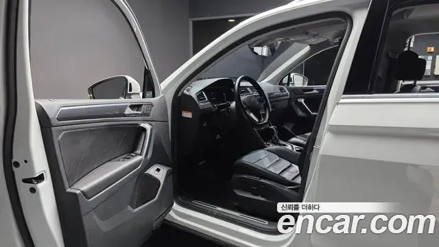 Volkswagen Tiguan 2021 — ფოტო 7/34