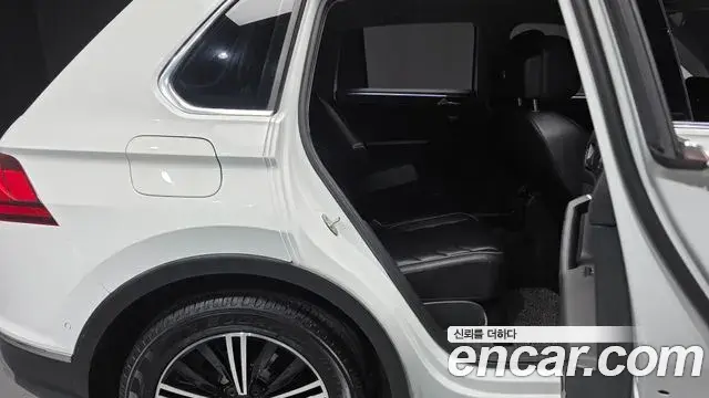 Volkswagen Tiguan 2021 — ფოტო 12/34