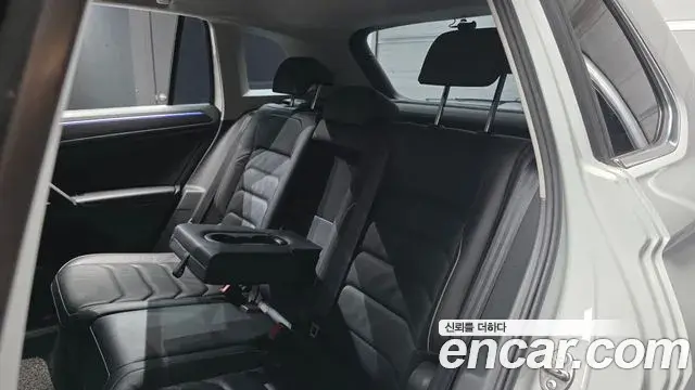 Volkswagen Tiguan 2021 — ფოტო 16/34