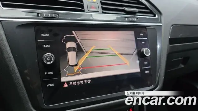 Volkswagen Tiguan 2021 — ფოტო 22/34
