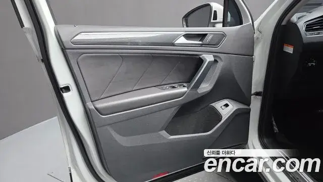 Volkswagen Tiguan 2021 — ფოტო 34/34