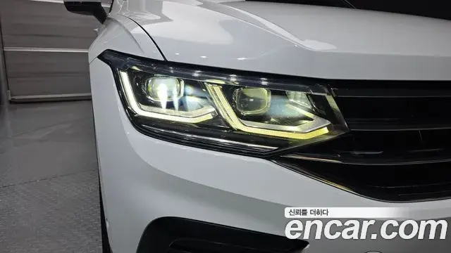 Volkswagen Tiguan 2021 — ფოტო 31/34