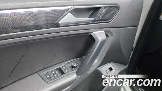 Volkswagen Tiguan 2021 — ფოტო 33/34