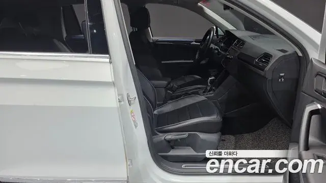 Volkswagen Tiguan 2021 — ფოტო 4/34
