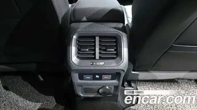 Volkswagen Tiguan 2021 — ფოტო 3/34