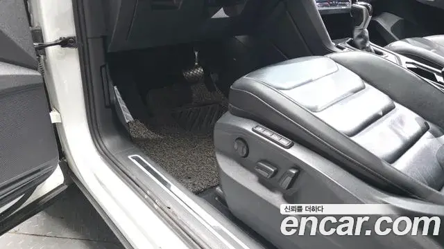 Volkswagen Tiguan 2021 — ფოტო 9/34