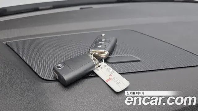 Volkswagen Tiguan 2021 — ფოტო 19/34