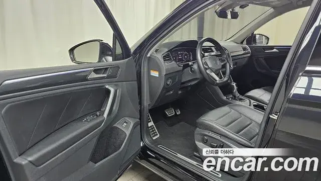 Volkswagen Tiguan 2022 — Şəkil 17/30