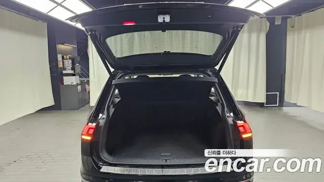 Volkswagen Tiguan 2022 — Şəkil 20/30