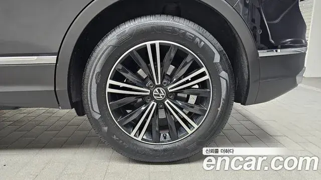 Volkswagen Tiguan 2022 — Şəkil 22/30