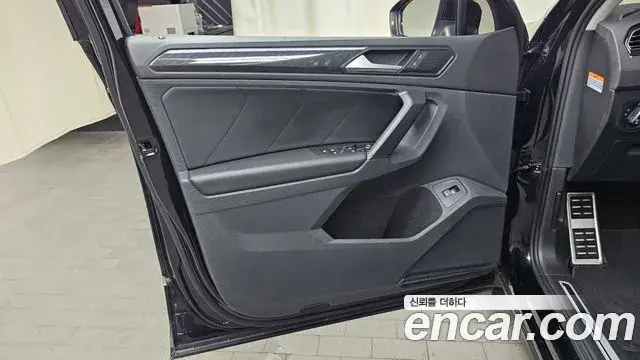 Volkswagen Tiguan 2022 — Şəkil 29/30