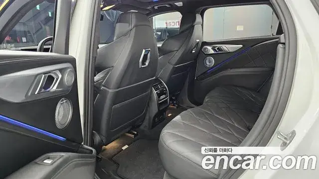 BMW XM 2023 — Фото 12/20