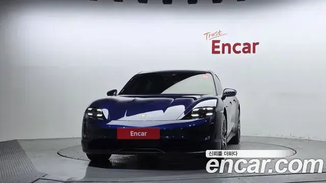 Porsche Taycan 2021 — Photo 8/41