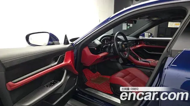 Porsche Taycan 2021 — Photo 17/41