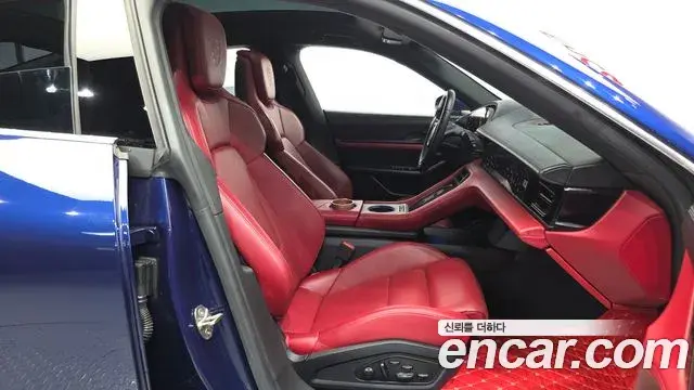 Porsche Taycan 2021 — Photo 22/41