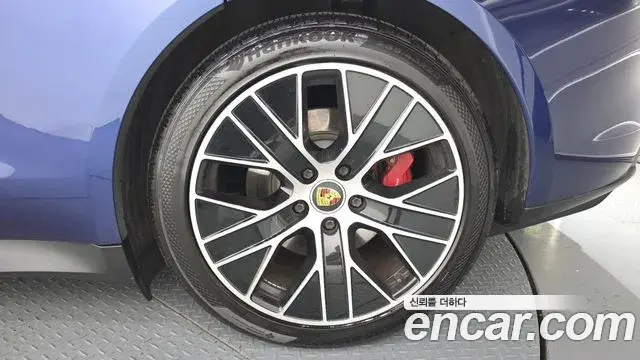 Porsche Taycan 2021 — Photo 29/41