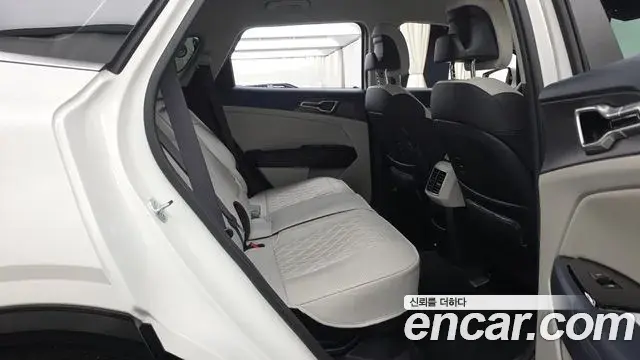 Kia Sportage 2023 — Фото 12/20