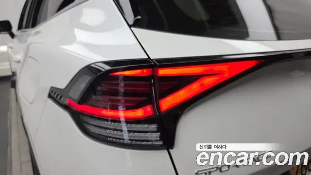 Kia Sportage 2023 — ფოტო 5/33