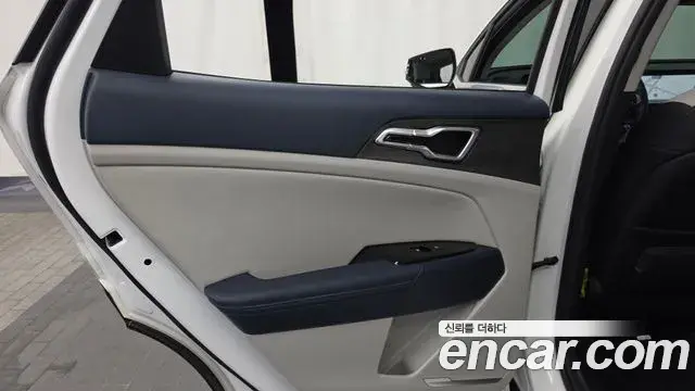 Kia Sportage 2023 — ფოტო 32/33