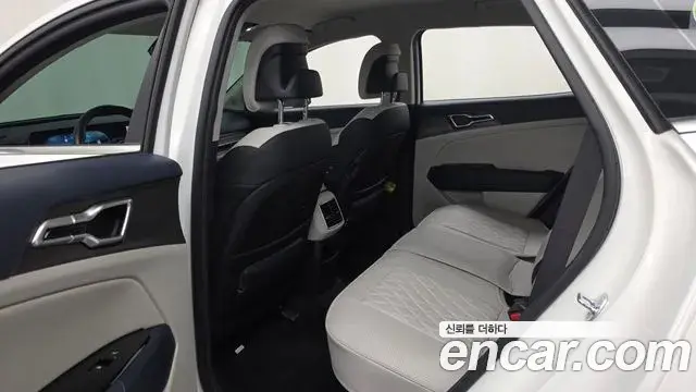 Kia Sportage 2023 — ფოტო 19/33