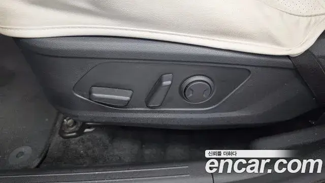 Kia Sportage 2023 — ფოტო 8/33