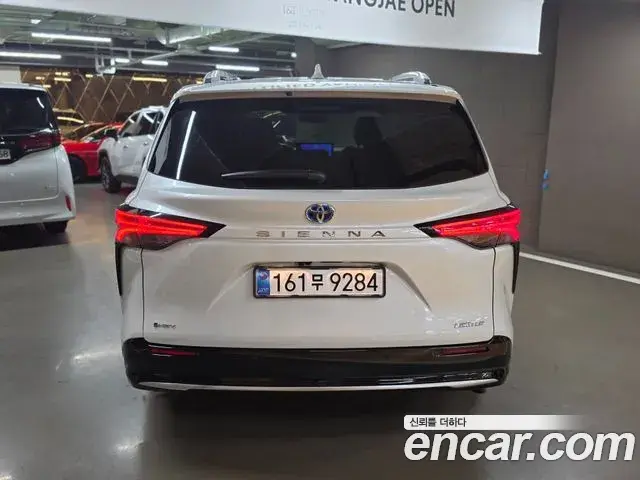 Toyota Sienna 2025 — ფოტო 1/20