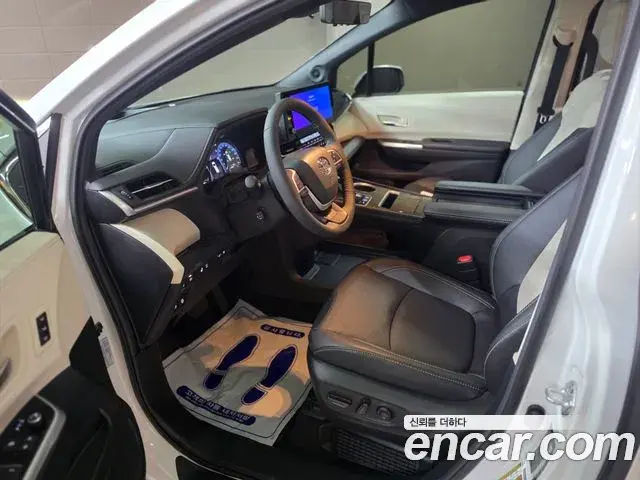 Toyota Sienna 2025 — ფოტო 14/20
