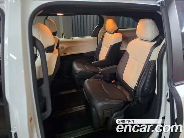 Toyota Sienna 2025 — ფოტო 7/20