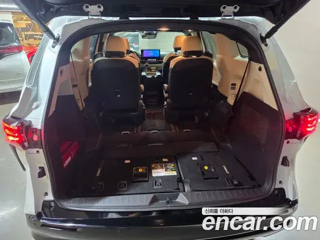 Toyota Sienna 2025 — ფოტო 19/20