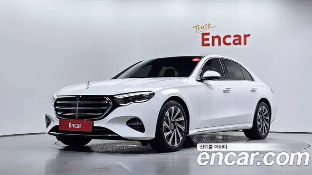 Mercedes-Benz E-Class 2025 — Photo 1/20