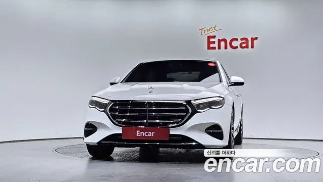 Mercedes-Benz E-Class 2025 — Photo 3/20