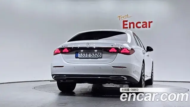 Mercedes-Benz E-Class 2025 — Photo 4/20
