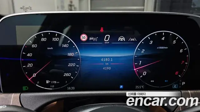 Mercedes-Benz E-Class 2025 — Photo 8/20