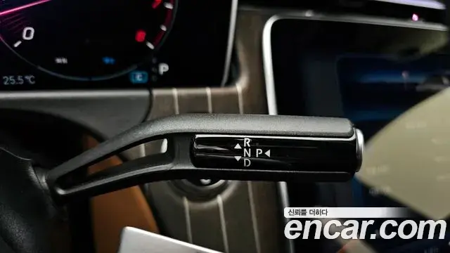 Mercedes-Benz E-Class 2025 — Photo 9/20