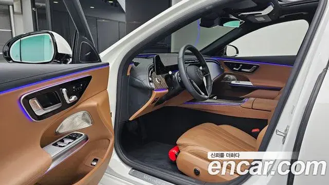 Mercedes-Benz E-Class 2025 — Photo 10/20