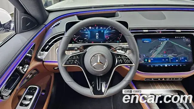 Mercedes-Benz E-Class 2025 — Photo 12/20