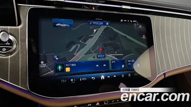 Mercedes-Benz E-Class 2025 — Photo 13/20